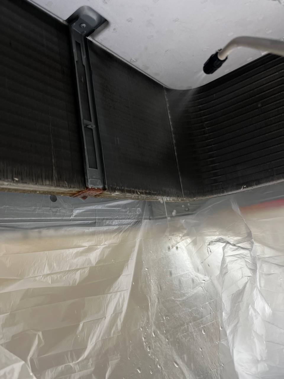 「患者様の安心は空気から」所沢のクリニック様必見！プロが行う業務用エアコン徹底洗浄